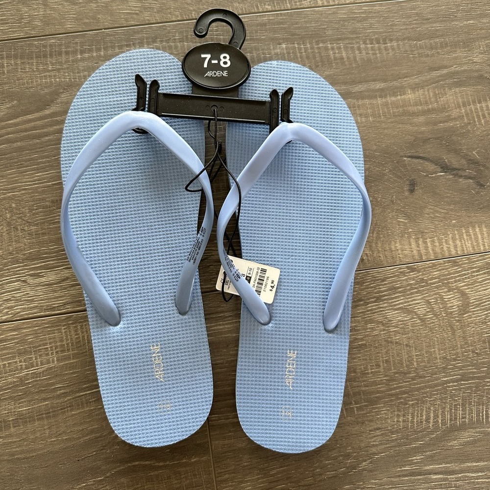 3/$5 NWT flip flops